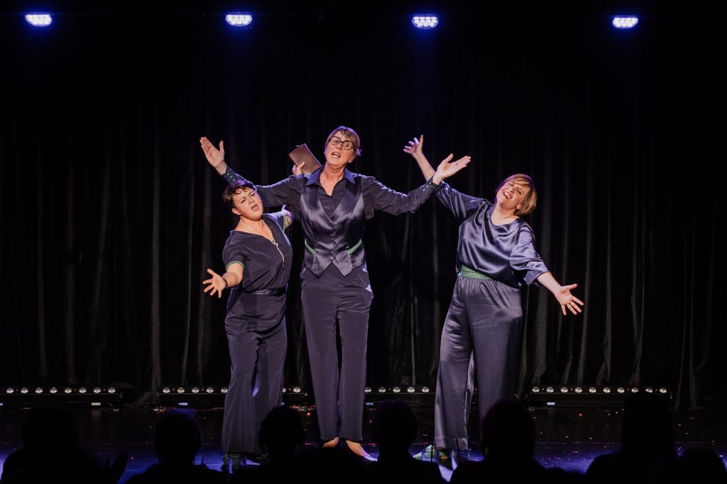 20241107 Trois Amies Comédie En Île 7636ok